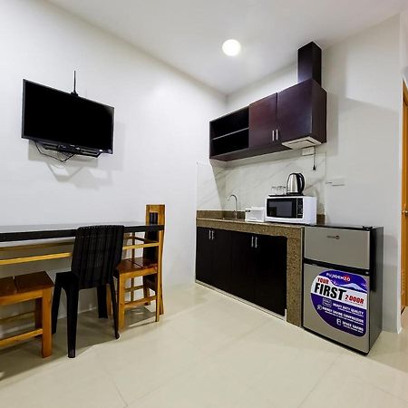 Oyo 848 Dona Aurora Condotel Quezon City Buitenkant foto