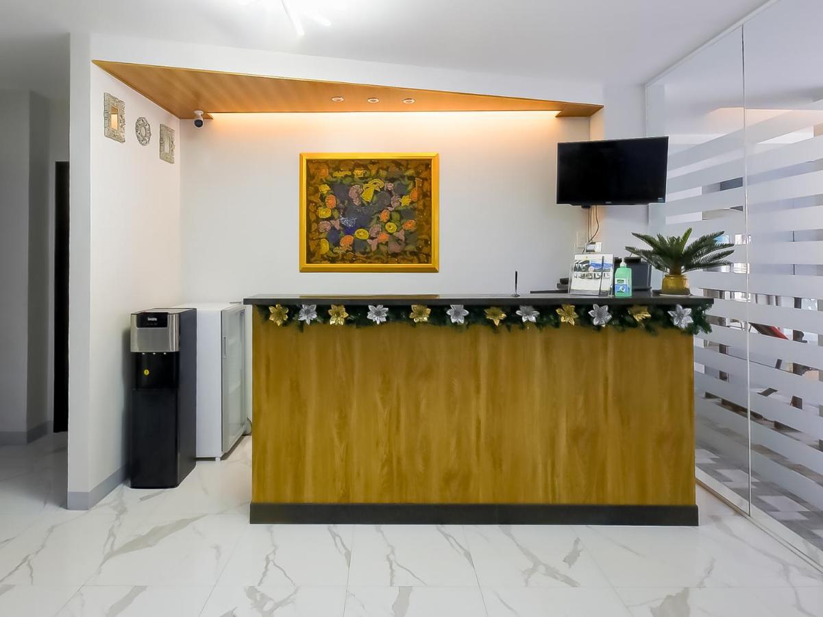 Oyo 848 Dona Aurora Condotel Quezon City Buitenkant foto