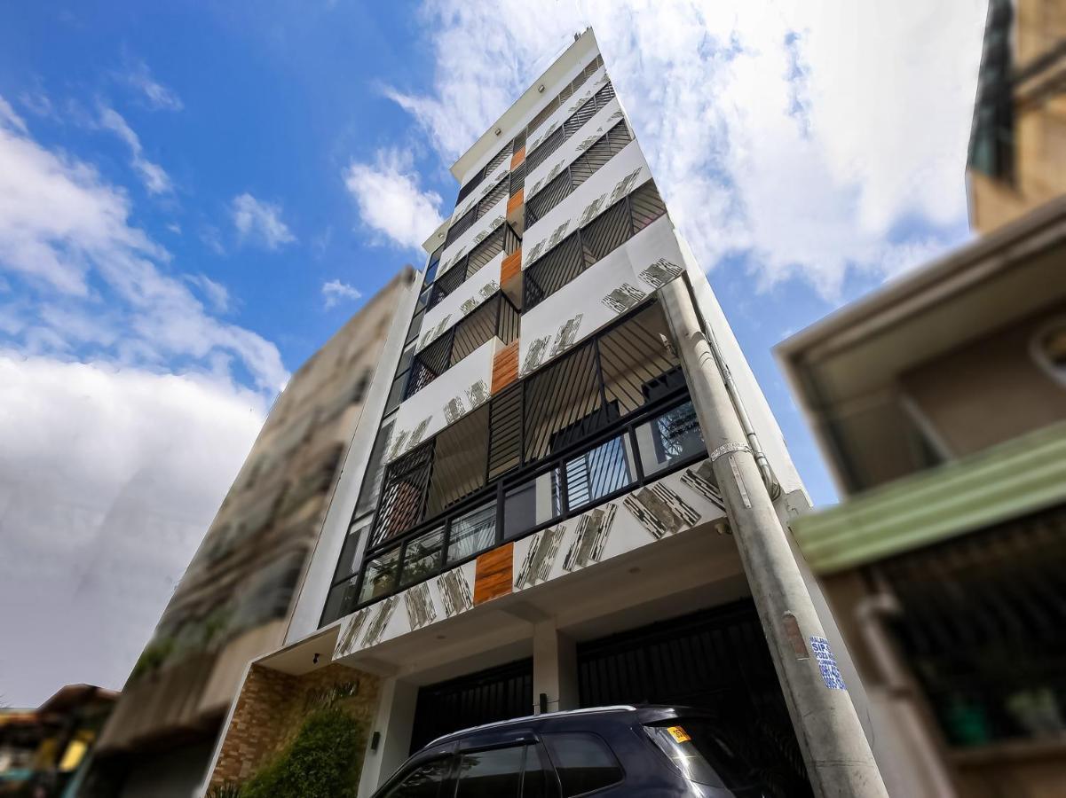Oyo 848 Dona Aurora Condotel Quezon City Buitenkant foto