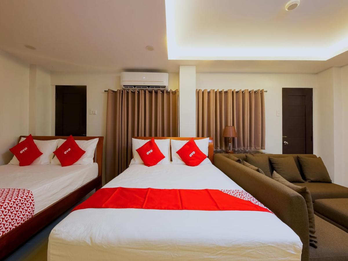 Oyo 848 Dona Aurora Condotel Quezon City Buitenkant foto