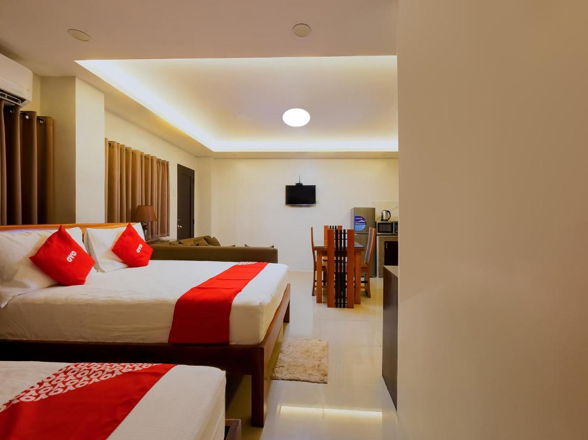 Oyo 848 Dona Aurora Condotel Quezon City Buitenkant foto