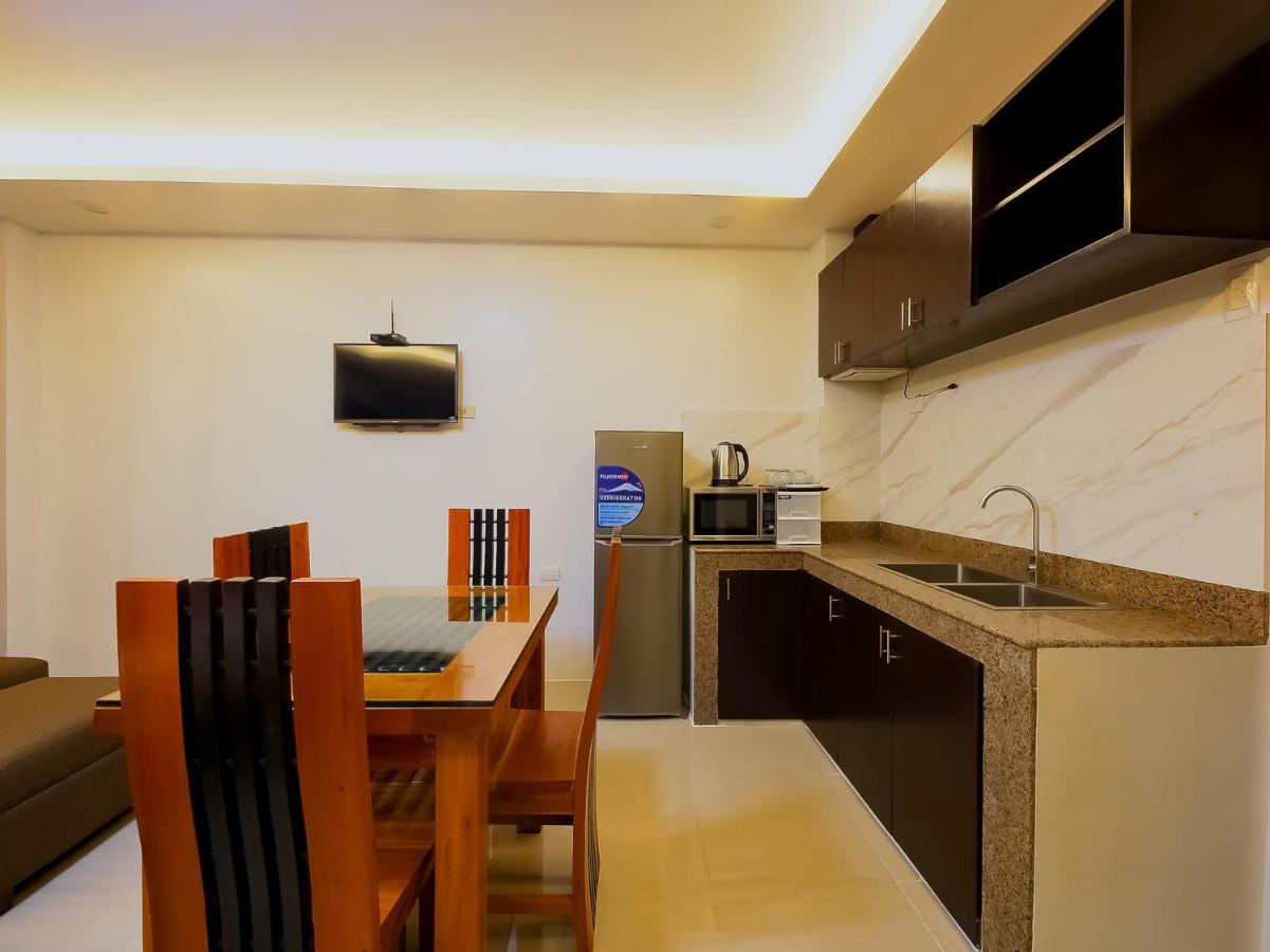 Oyo 848 Dona Aurora Condotel Quezon City Buitenkant foto