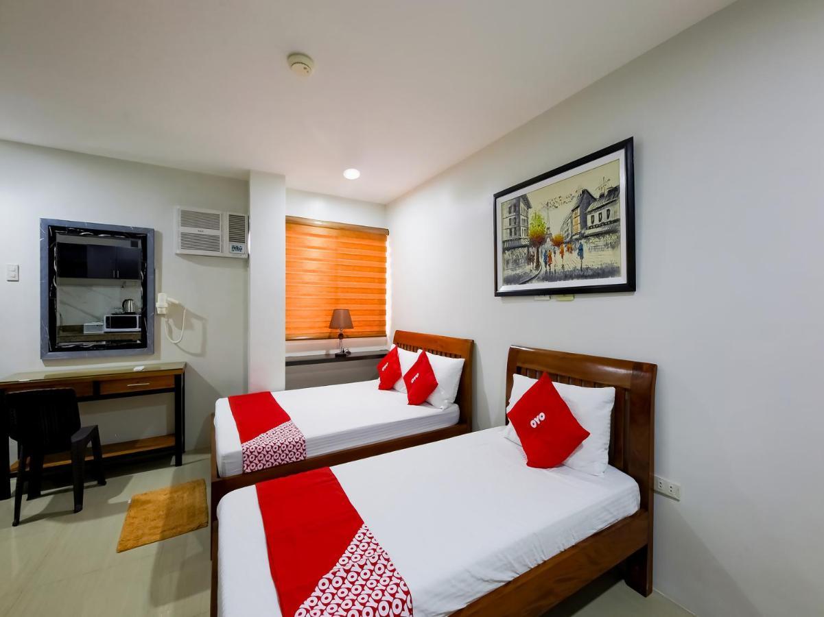 Oyo 848 Dona Aurora Condotel Quezon City Buitenkant foto