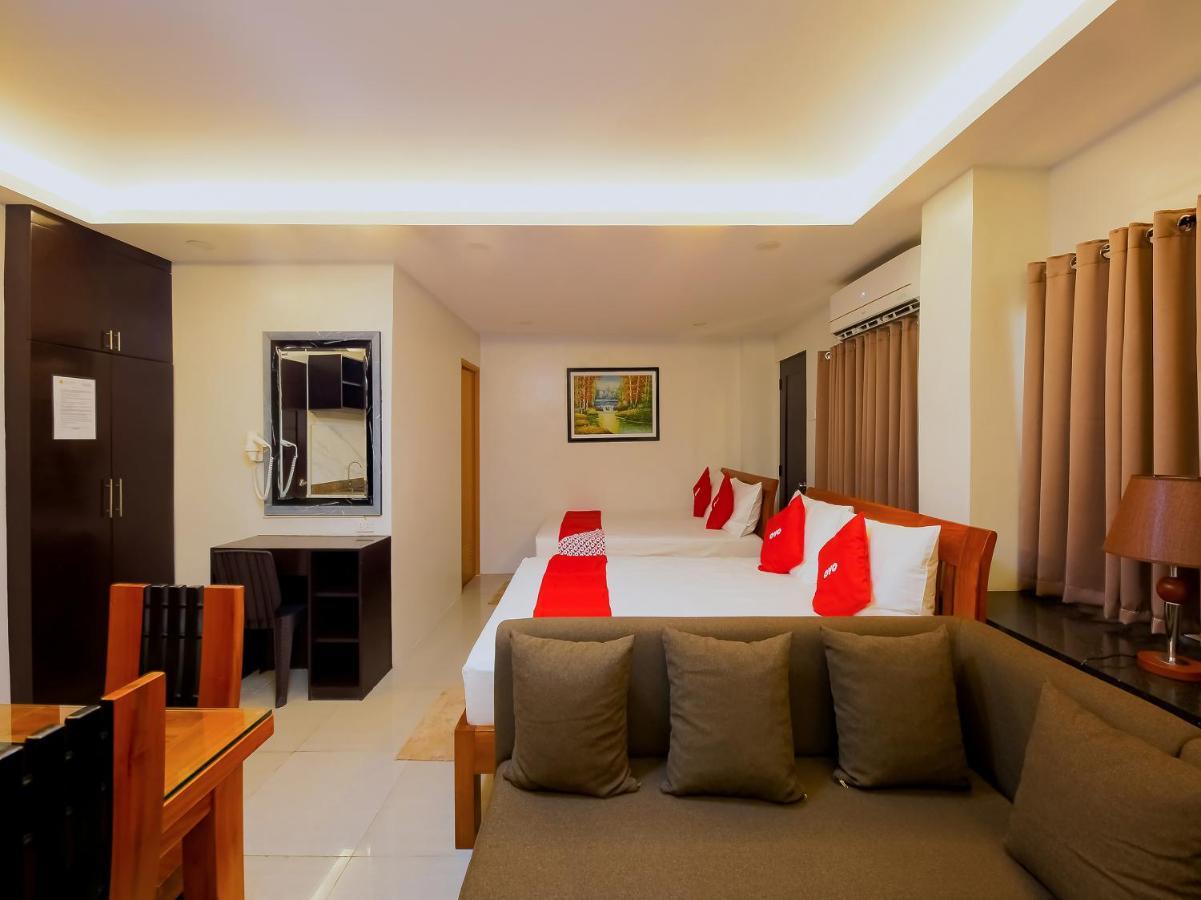 Oyo 848 Dona Aurora Condotel Quezon City Buitenkant foto