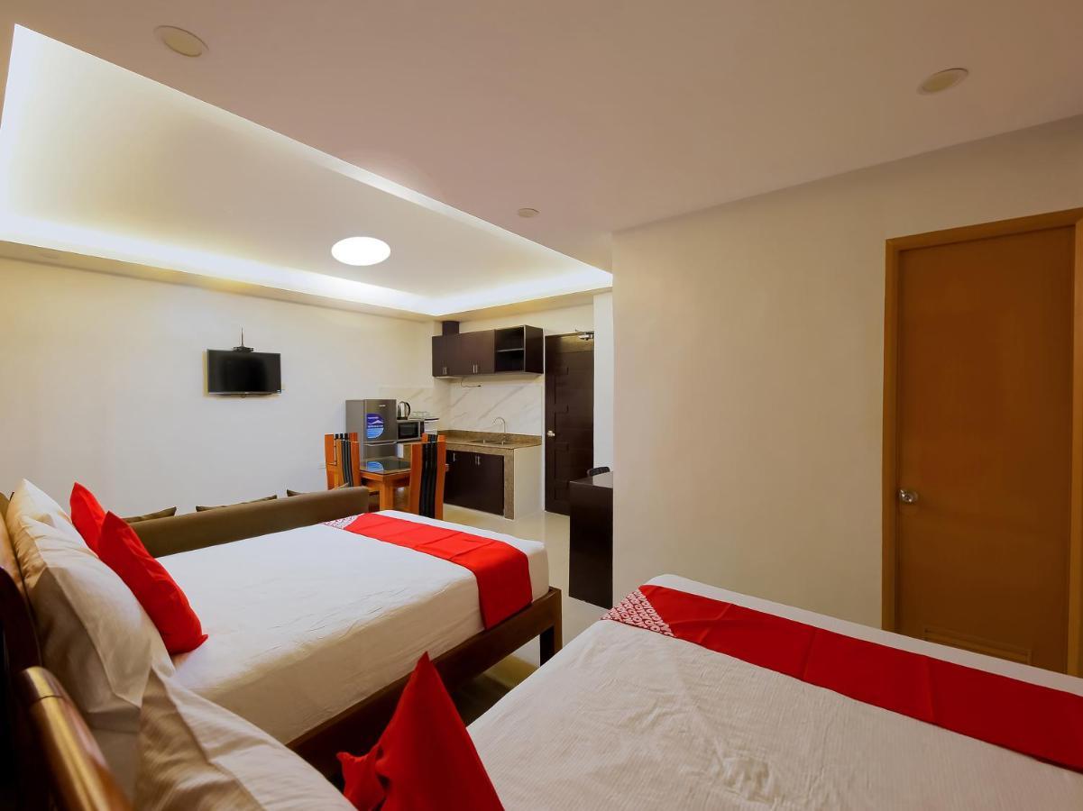 Oyo 848 Dona Aurora Condotel Quezon City Buitenkant foto