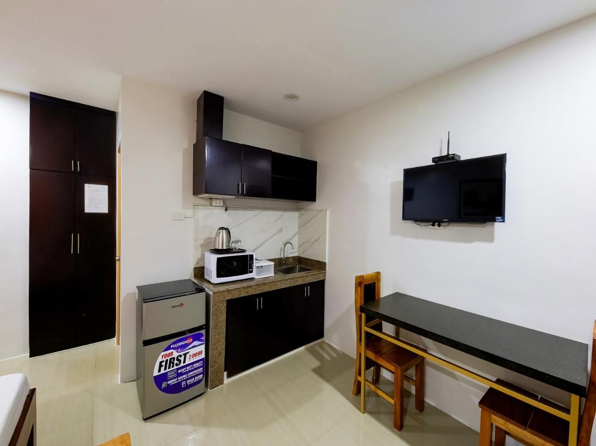 Oyo 848 Dona Aurora Condotel Quezon City Buitenkant foto