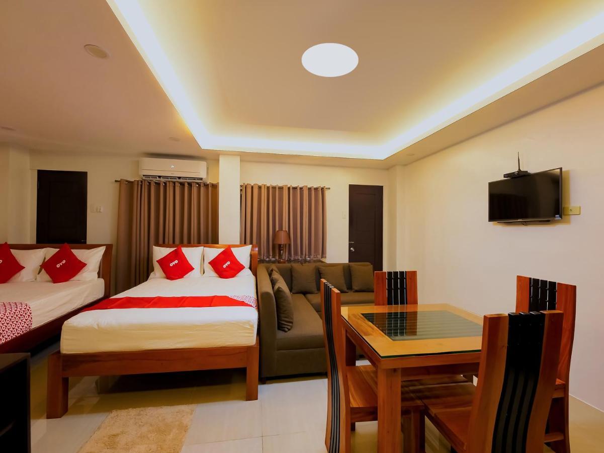 Oyo 848 Dona Aurora Condotel Quezon City Buitenkant foto