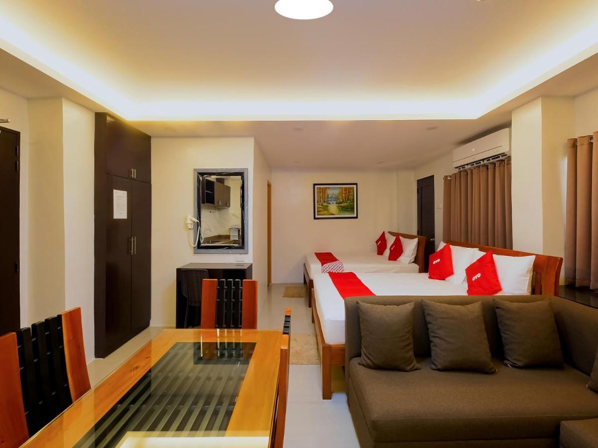 Oyo 848 Dona Aurora Condotel Quezon City Buitenkant foto