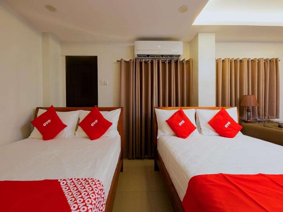 Oyo 848 Dona Aurora Condotel Quezon City Buitenkant foto