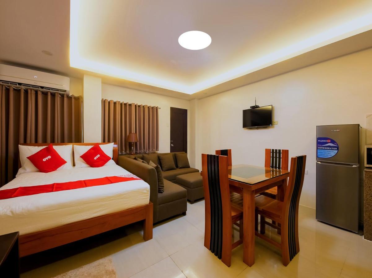 Oyo 848 Dona Aurora Condotel Quezon City Buitenkant foto