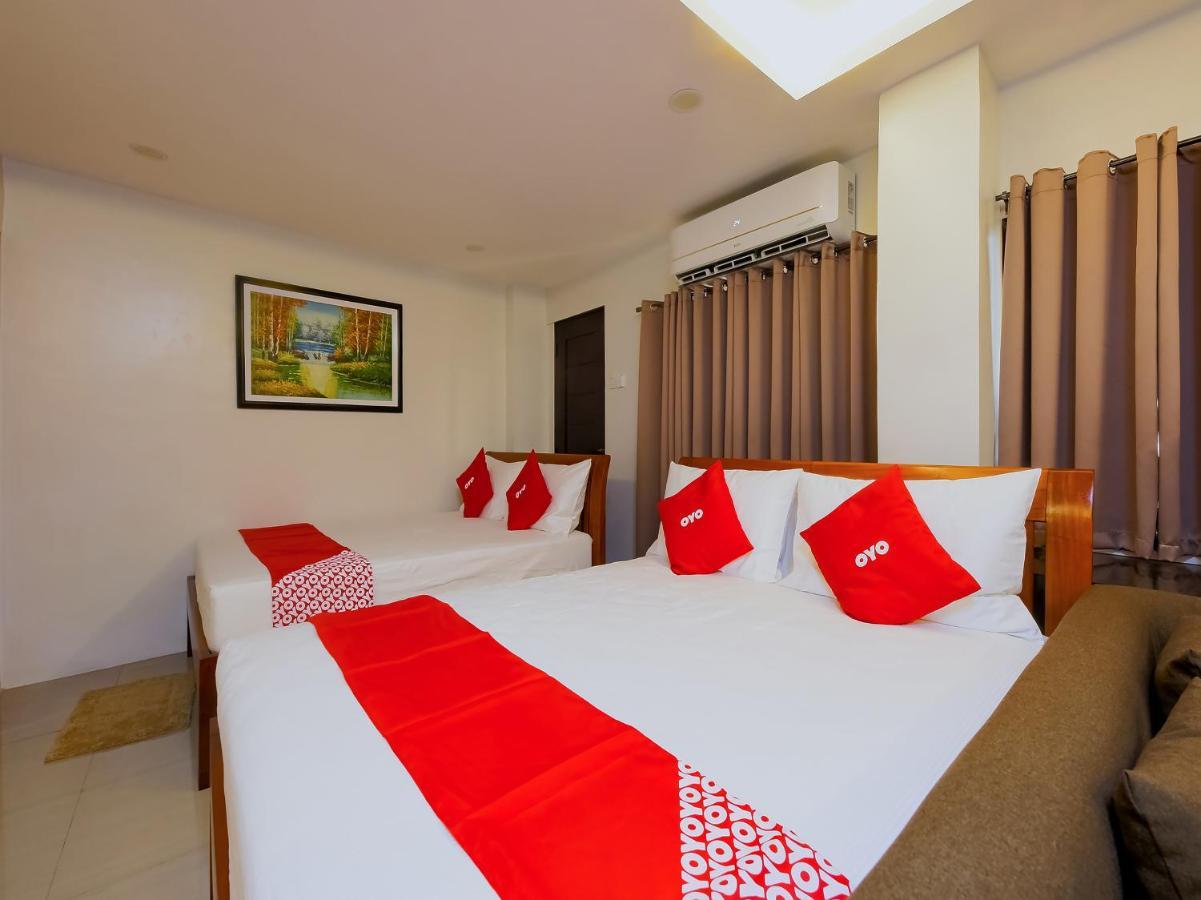 Oyo 848 Dona Aurora Condotel Quezon City Buitenkant foto