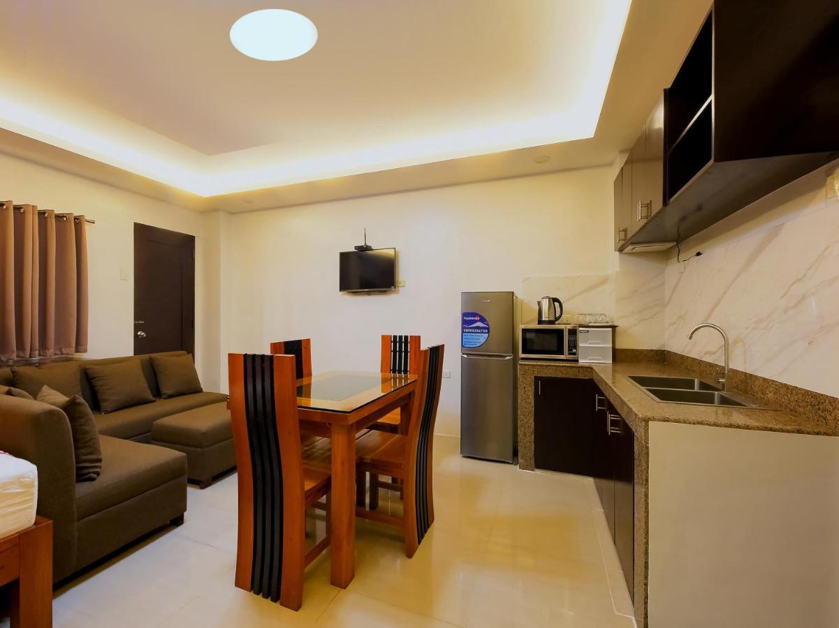 Oyo 848 Dona Aurora Condotel Quezon City Buitenkant foto