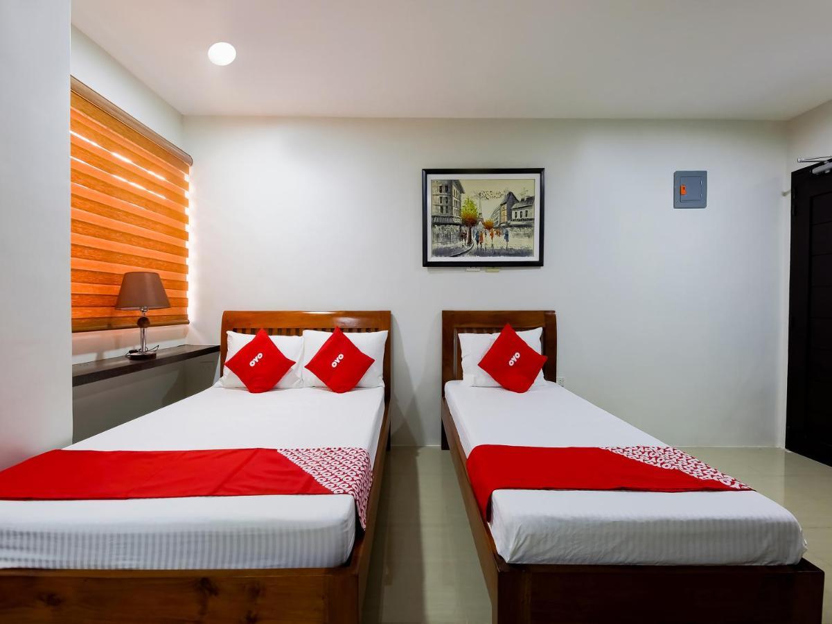 Oyo 848 Dona Aurora Condotel Quezon City Buitenkant foto