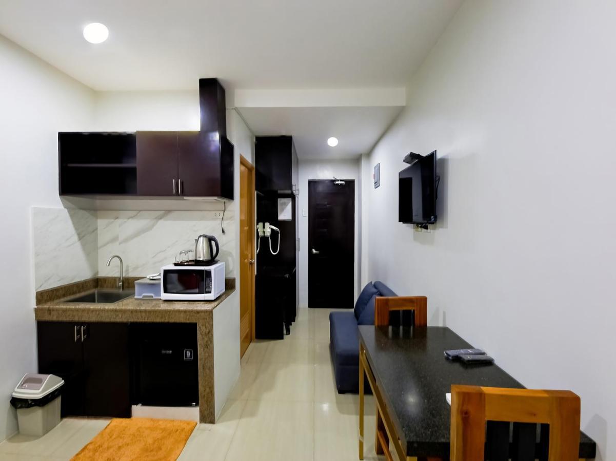 Oyo 848 Dona Aurora Condotel Quezon City Buitenkant foto