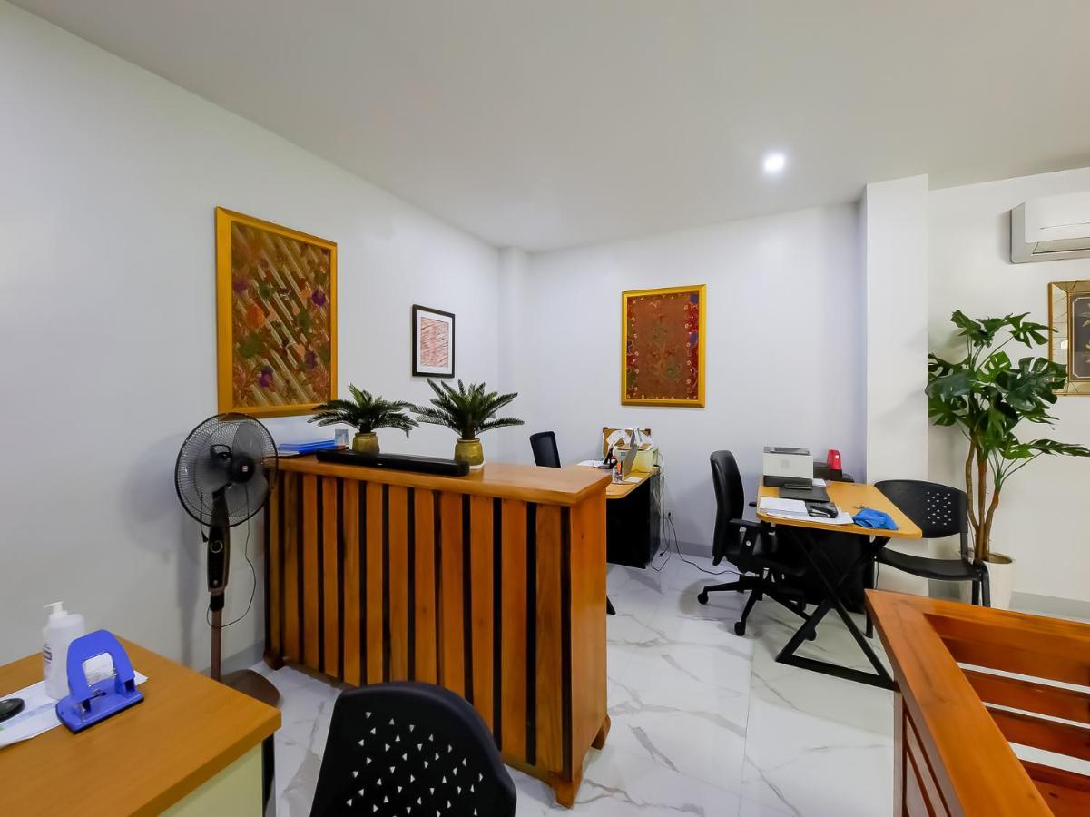 Oyo 848 Dona Aurora Condotel Quezon City Buitenkant foto