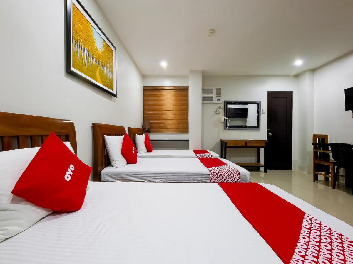 Oyo 848 Dona Aurora Condotel Quezon City Buitenkant foto