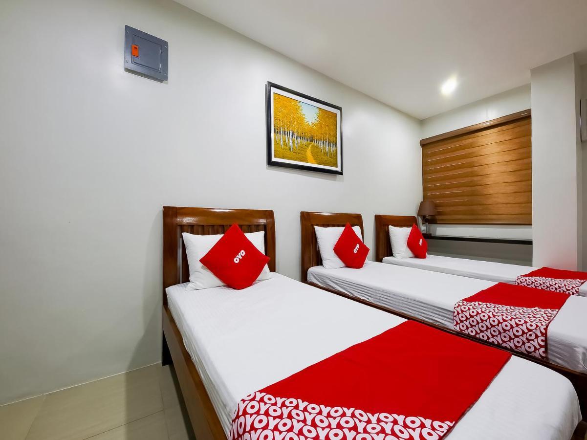 Oyo 848 Dona Aurora Condotel Quezon City Buitenkant foto