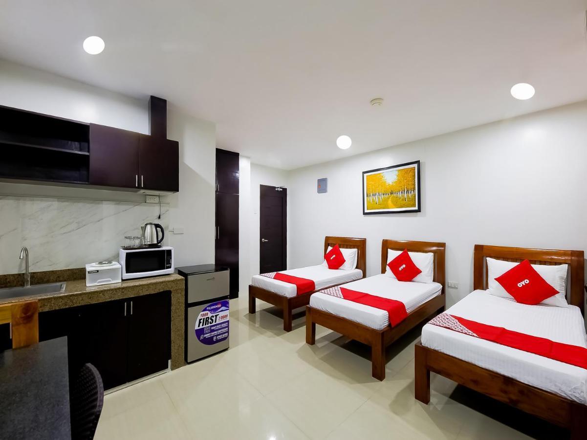 Oyo 848 Dona Aurora Condotel Quezon City Buitenkant foto