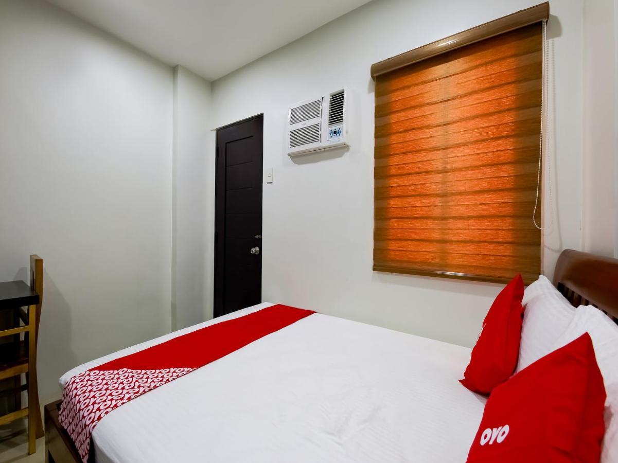 Oyo 848 Dona Aurora Condotel Quezon City Buitenkant foto