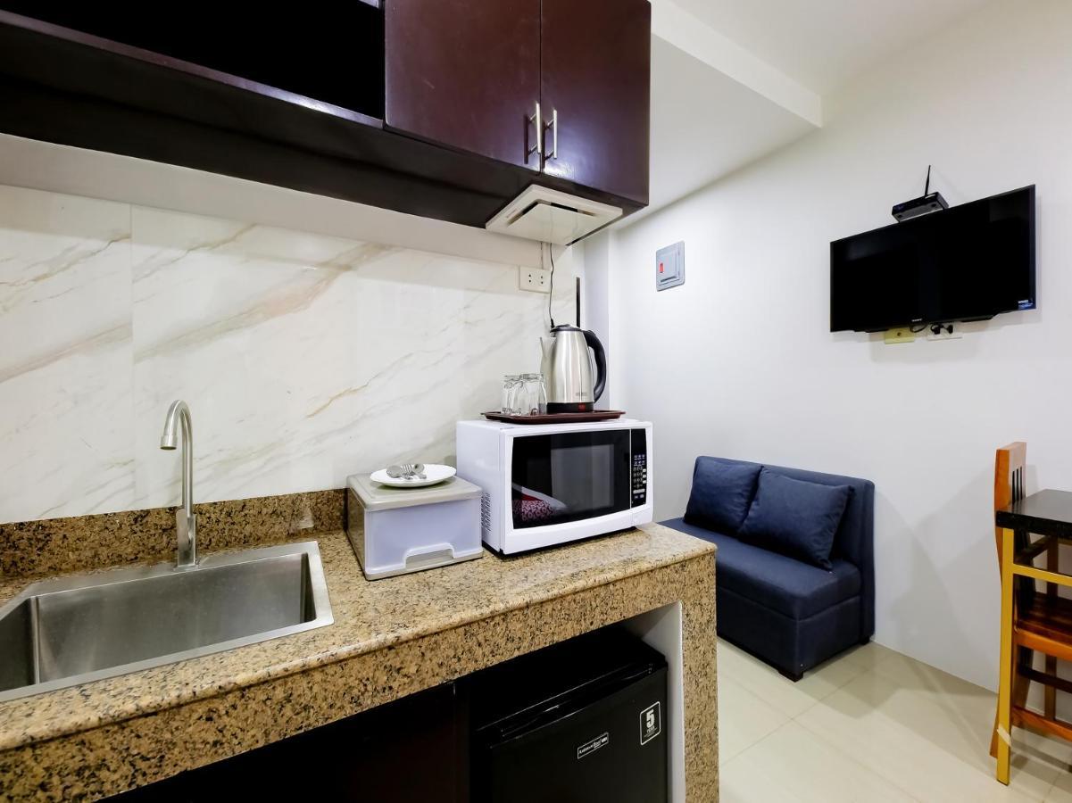 Oyo 848 Dona Aurora Condotel Quezon City Buitenkant foto