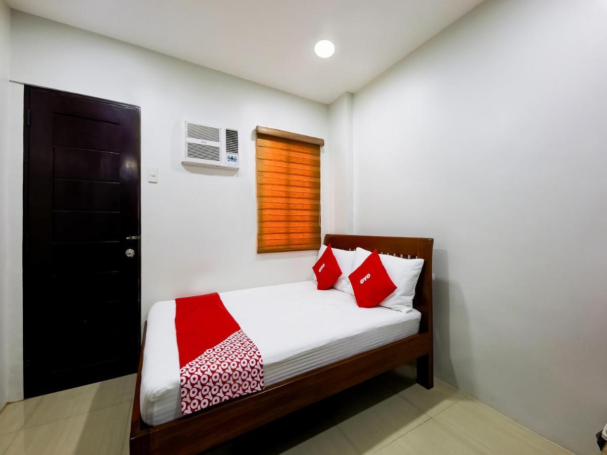 Oyo 848 Dona Aurora Condotel Quezon City Buitenkant foto