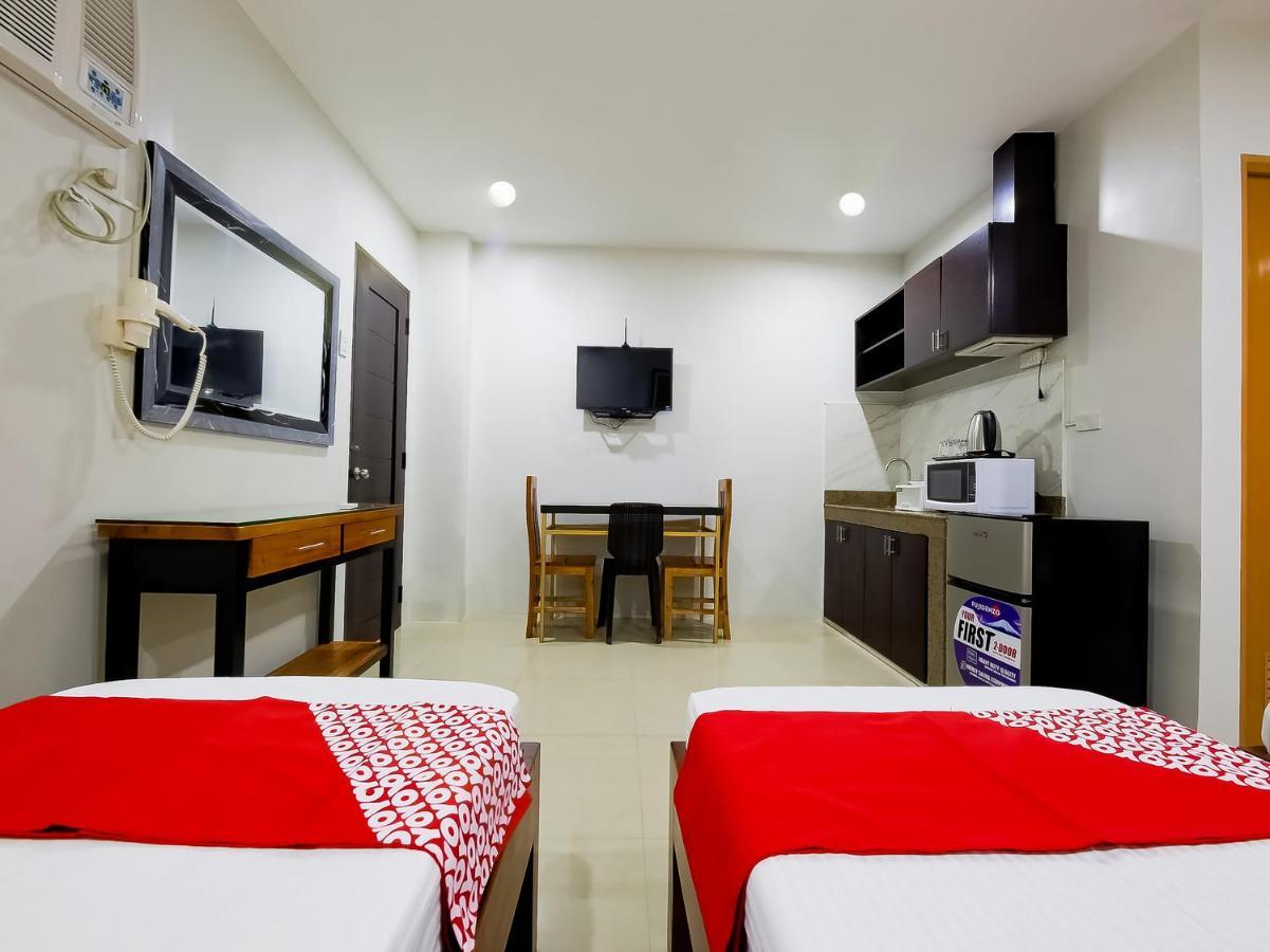 Oyo 848 Dona Aurora Condotel Quezon City Buitenkant foto